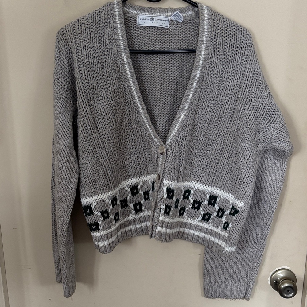 Stylish Gray and Green Patterned Cardigan